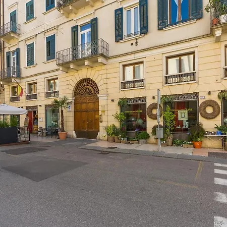 Affresco Arti E Mestieri 1 - Affresco Arti E Mestieri 2 * فيرونا